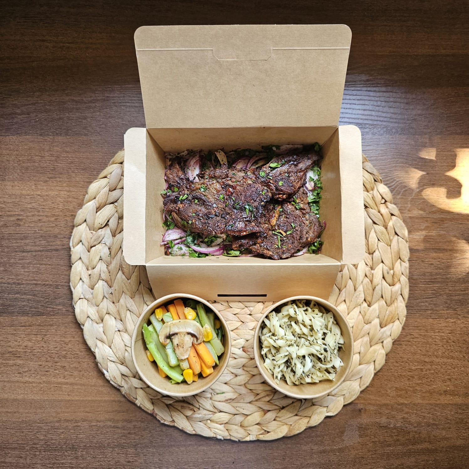 Grilled Entrecôte with herb pasta and sauteed veggies