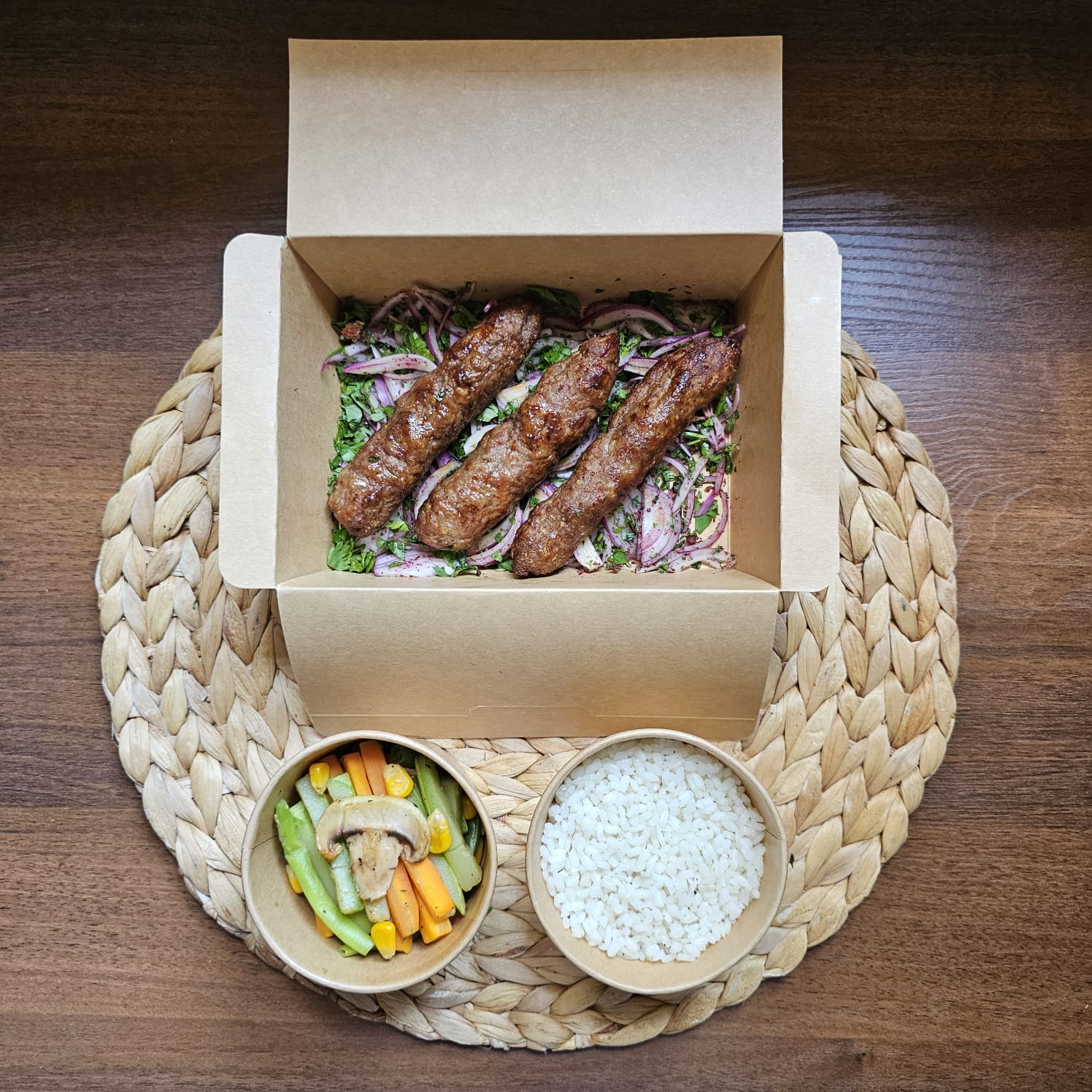 Grilled meat kofta with white rice and sautéed vegetables