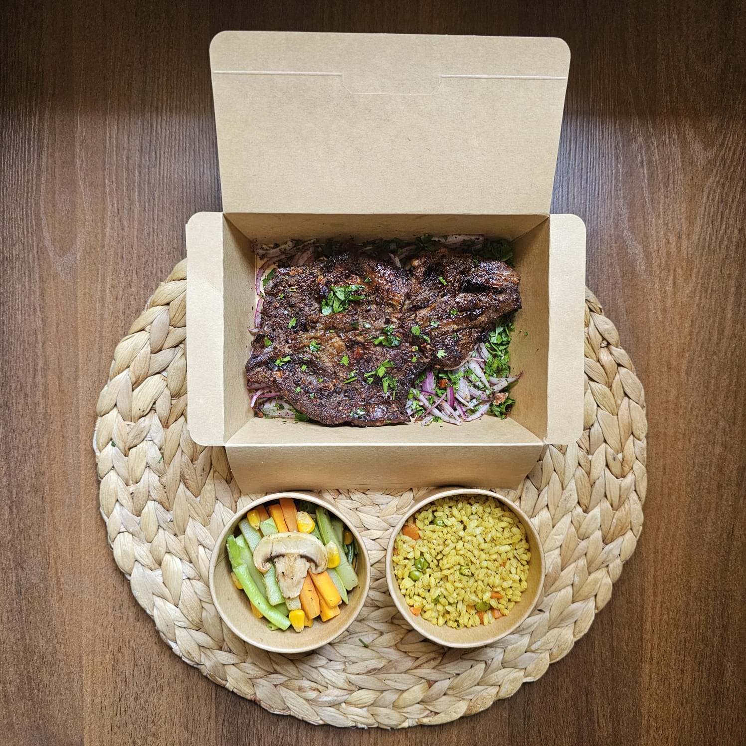 Grilled Entrecôte with curry rice and sauteed veggies